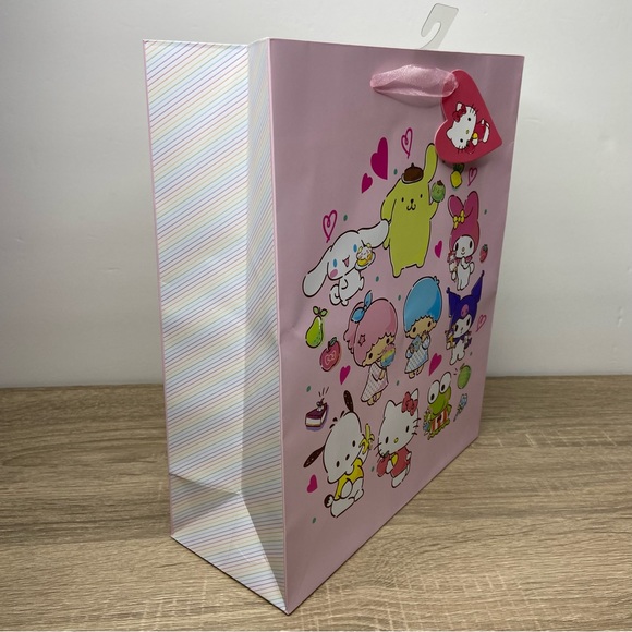 Hello Kitty & Friends Pink Gift Wrap Bag NEW - Picture 2 of 3